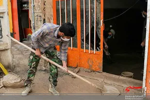 حضور گروه جهادی سپاه بوشهر در مناطق سیل&zwnj;زده وحدتیه