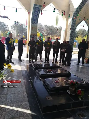 عطر افشانی و غبار روبی مزار مطهر شهدای غواص گمنام خمینی شهر