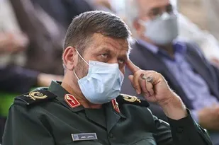 ما با دل های مطمئن و مصمم ایستاده ایم تا زمینه سازان ولایت عظمی در چله دوم انقلاب باشیم