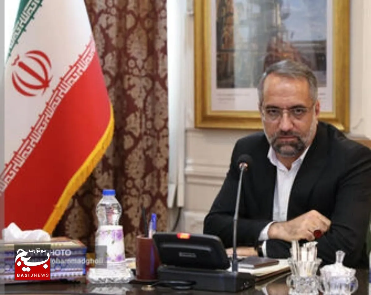 سید عباس بهشتی فرمانده مرکز بسیج وزارت نفت، روز کارمند را به تمامی جهادگران عرصه اقتصادی تبریک گفت