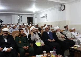 نشست صمیمی نماینده رهبرمعظم انقلاب باعلمای شیعه و اهل سنت
