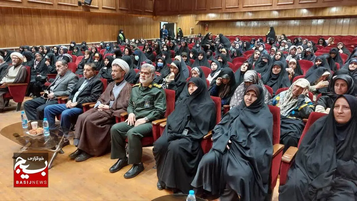 بصیرت یعنی تشخیص حق و باطل با معیار ولی فقیه/انتخابات با مشارکت حداکثری پایه گذار دولت و مجلس قوی است
