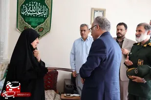 آلبوم شهدای فرهنگی ناحیه یک مشهد به خانواده شهید رضوی سطوتی تقدیم شد