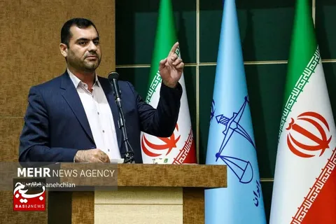 نقش مردم در گام دوم انقلاب اسلامی به عنوان قدرت نرم کشور/ مسئولین باید قدردان واقعی مردم باشند/ مسئولی که نمی تواند از کرسی های مدیریتی در خدمت جهادی و بی منت به مردم حفاظت و پاسداری نمایند، این کرسی ها را به اهلش بسپارد