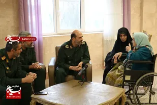دیدار سردار حیدرنیا و هیات همراه از مادر شهید بهنام محمدی