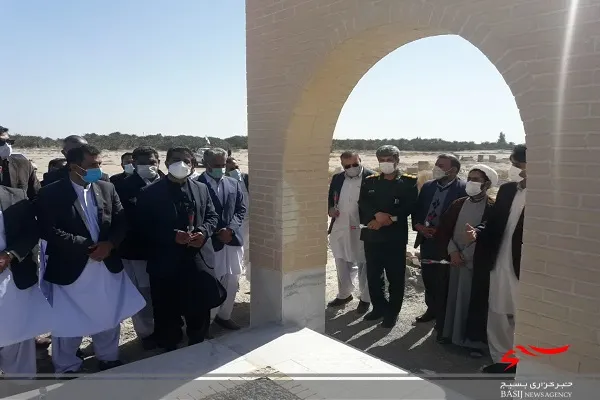 غبار روبی مزار شهدا در شهرستان سیب و سوران