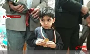 اهدای مدال قهرمانی به خانواده شهید مدافع وطن +عکس