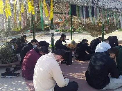 قرائت زیارت عاشورا در جوار مرقد مطهر شهدای گمنام