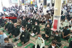 حضور نیروهای نظامی و انتظامی شهرستان ملایر در نمازجمعه
