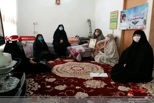 دیدار اعضای حوزه بسیج حضرت معصومه (س) با خانواده شهدا