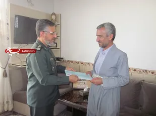 دیدار فرمانده سپاه بانه با خانواده شهدا
