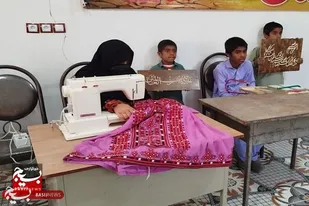 راه&zwnj;اندازی کارگاه مشاغل خانگی و صنایع دستی در روستای کله شهتوت در دهه فجر