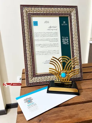 نشان فیروزه به بانوی هنرمند کارآفرین هندیجان رسید