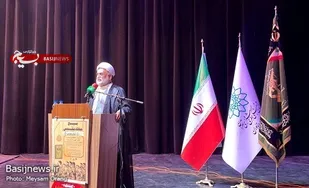 نشست تخصصی "بررسی کتاب جهاد مقدس" برگزار شد