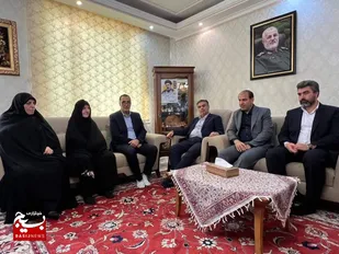 دیدار معاون رئیس&zwnj;جمهور و استاندار مرکزی با خانواده شهید سپهبد محمد پاکپور