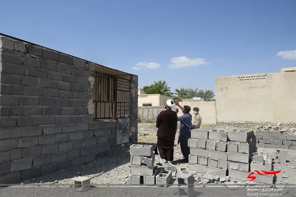 بازدید مسئول دفتر نمایندگی ناحیه فنوج از منازل درحال ساخت برای محرومین شهرستان فنوج