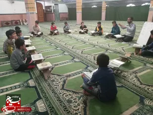 آموزش و تلاوت قرآن در مسجد شهر دشتک