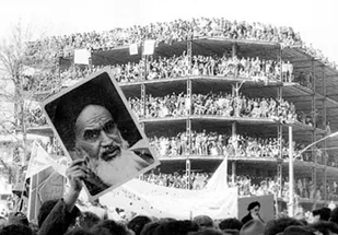 انقلاب ما تقابل اسلام آمریکائی با اسلام ناب محمّدی(ص) بود