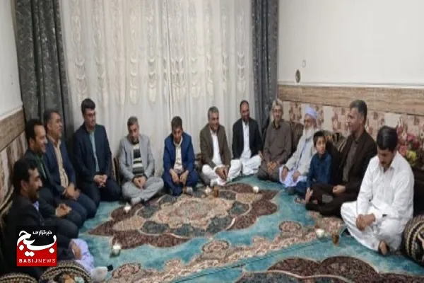 مدیرکل آموزش و پرورش سیستان و بلوچستان از دانش‌آموز خاشی عیادت و دلجویی کرد