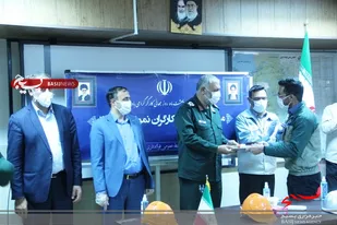 تجلیل از کارگران نمونه در شرکت فولاد تاراز