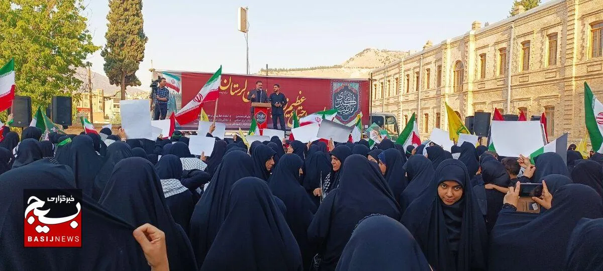 اجتماع زینبیون لرستان با حضور خانواده سردار شهید طاهرپور برگزار شد