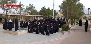 دانش آموزان زرندی قبور مطهر شهداء را عطر افشانی و گلباران کردند