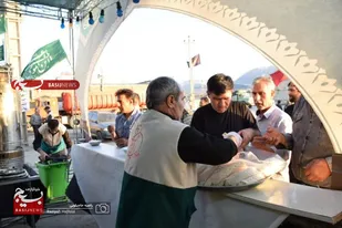 پذیرایی و خدمت&zwnj;رسانی به زوار حسینی در موکب امام رضا(ع) همدان