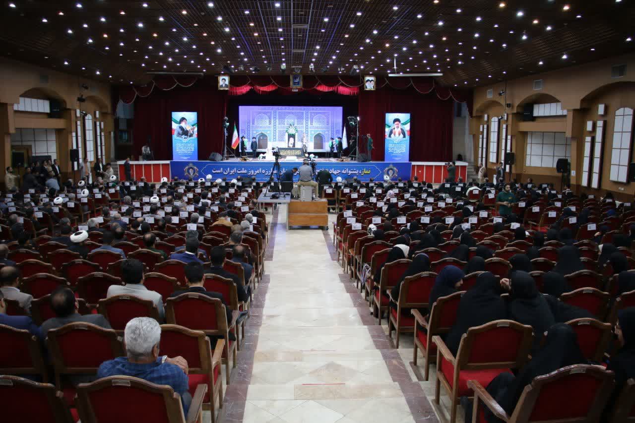 تجلیل از برگزیدگان اجلاس نماز دانش‌آموزی و رونمایی پوستر دوره هشتم در شاهرود