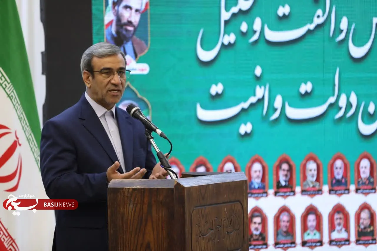 استاندار خراسان رضوی با اشاره به آنکه انسجام دستگاه‌ها، سرمایه اصلی عبور از چالش‌هاست، گفت: خراسان رضوی با تکیه بر وحدت رویه و ظرفیت‌های بومی، باید به الگویی کارآمد برای مدیریت بحران‌ها و حل مسائل در سایر استان‌های کشور تبدیل شود.