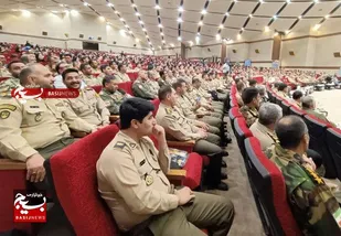 نیروی زمینی ارتش ۳۰۰ هزار جانباز و شهید تقدیم انقلاب کرده است