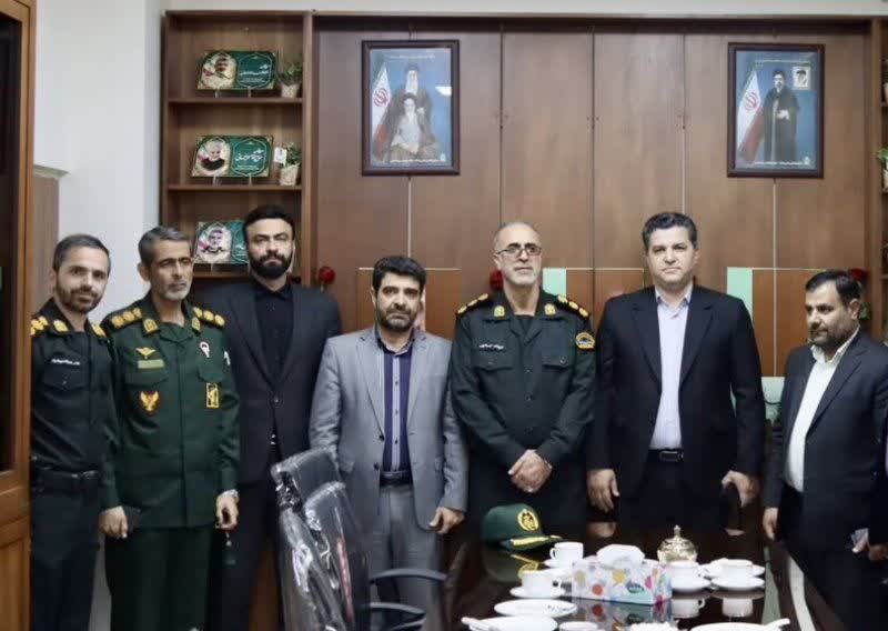 تجلیل فرمانده ناحیه مقاومت بسیج امام رضا (ع)، از کارکنان خدوم انتظامی شهرستان فردیس تجلیل فرمانده ناحیه مقاومت بسیج امام رضا (ع)، از کارکنان خدوم انتظامی شهرستان فردیس