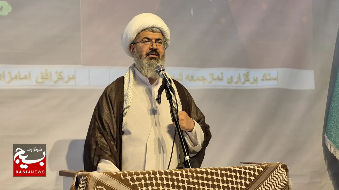 فرماندار باید میدان را به جوانان بدهد