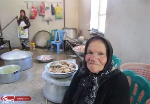 پخت نذری برای یک روستای 300 نفره+تصاویر