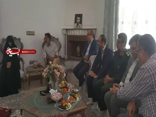دیدار مسئولین آموزش و پرورش شاهرود با خانواده شهید اکبری
