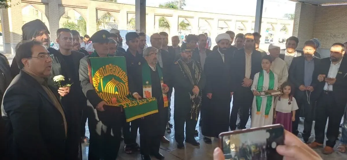 حضور خادمان امام رضا(ع) بر مزار شهدای هویزه همزمان با دهه کرامت