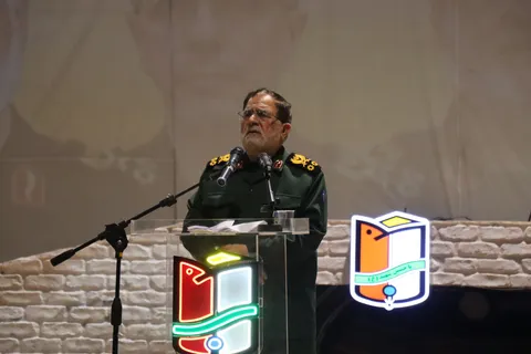 شهیدان ذخایر عالم بقا هستند/ مردم میدان را رها نکنند