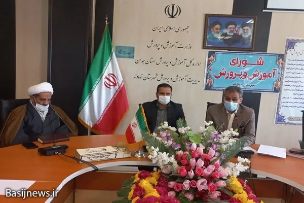 لزوم ساماندهی ساختمان نیمه کاره آموزش و پرورش و استخر دانش‌آموزی نهاوند