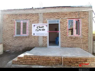 تحویل ۱۱ خانه محروم به نیازمندان مرند
