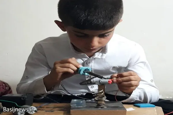 محمدطه پناهی مخترع ۱۰ ساله اسدآبادی