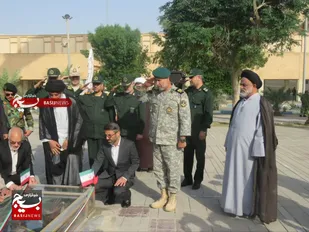 مراسم صبحگاه مشترک نیروهای مسلح در سالروز آزادسازی خونین شهر در صحن مسجد جامع خرمشهر