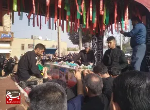 &zwnj;پیکر مطهر شهید شاهین لطف آذر( بلیوند) در میان بدرقه باشکوه مردم به خاک سپرده شد