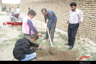 درختکاری توسط بسیجیان و دانش آموزان در روستای توانه نهاوند
