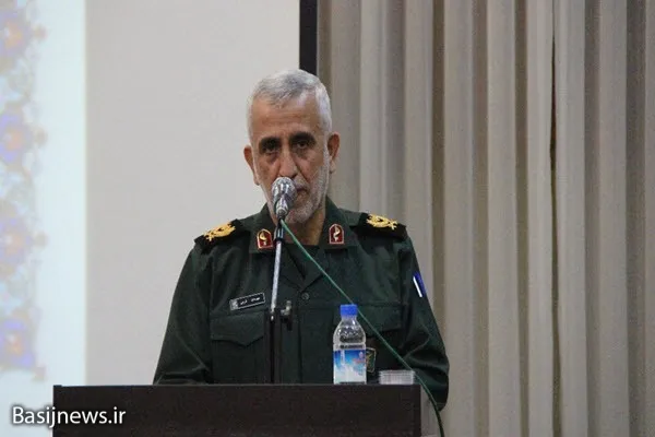 امیدوارم همواره در مسیر خدمت به نظام اسلامی حرکت کنیم