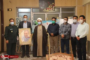 دیدار نماینده ولی فقیه همراه با مدیر روابط عمومی در سپاه فجر استان فارس از بسیج هنرمندان