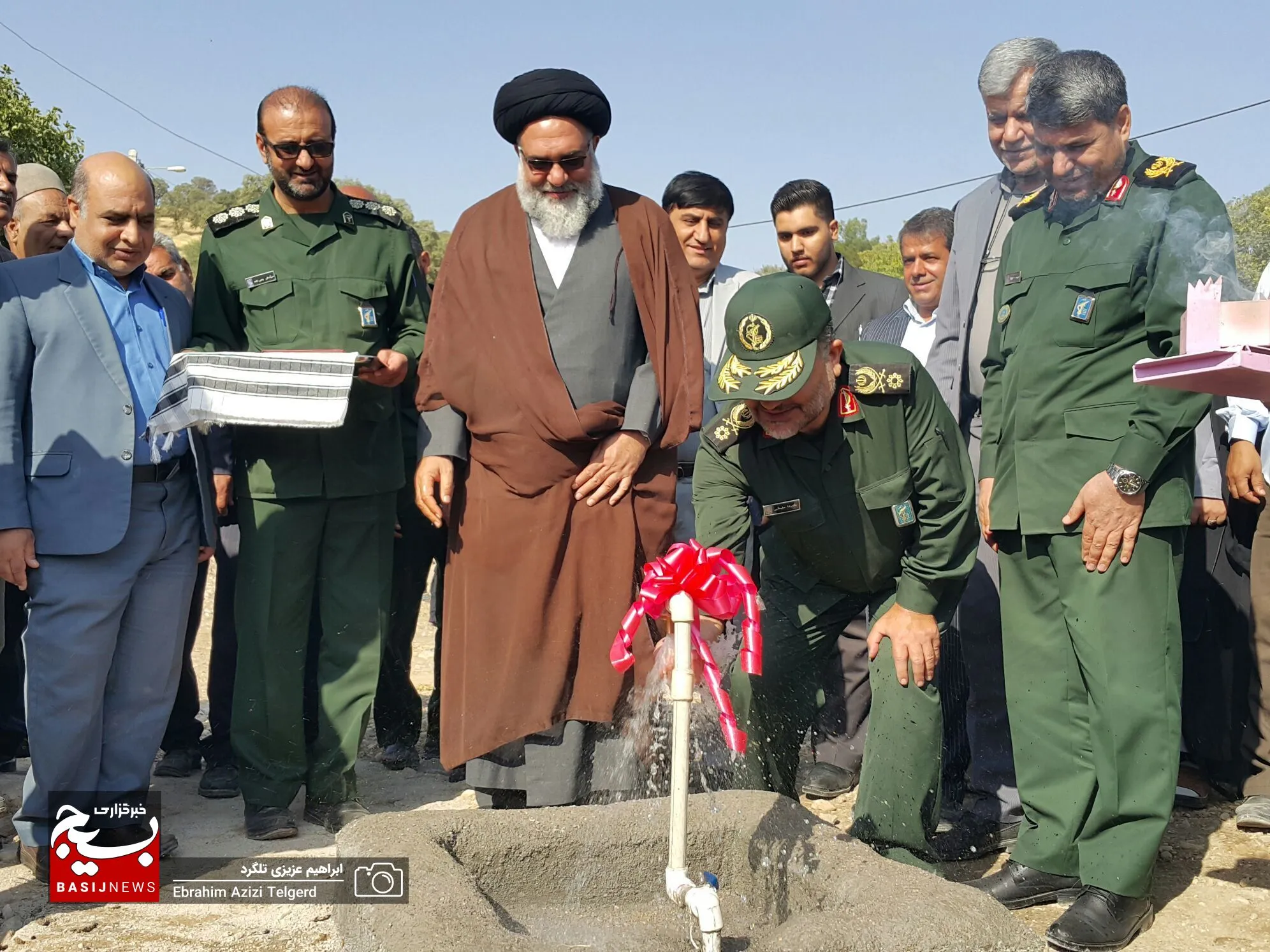 ملت ایران در حال ساختن یک الگوی جهانی است که بسیج سازندگی با اجرای طرح های محرومیت زدایی در این زمینه نقش مهمی دارد