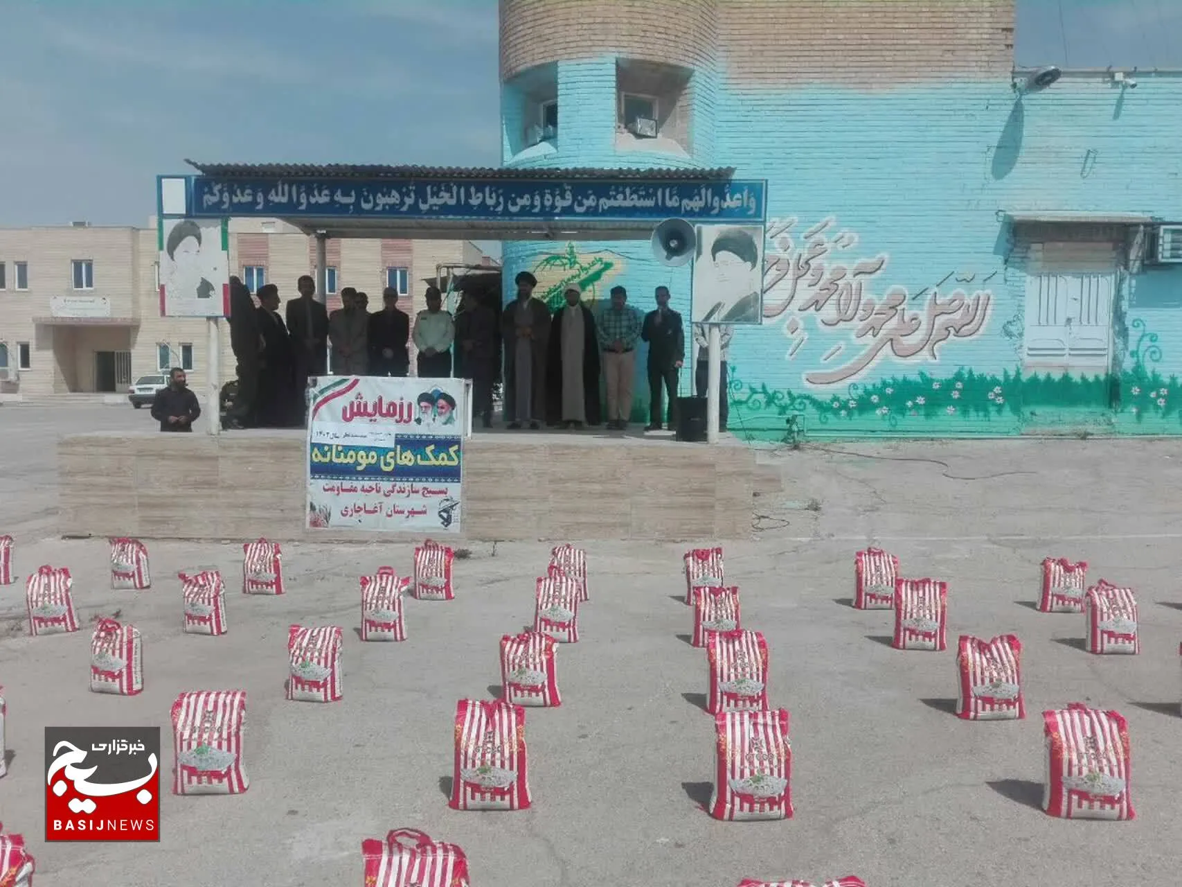 رزمایش توزیع ۵۰۰ بسته کمک مومنانه در آغاجاری