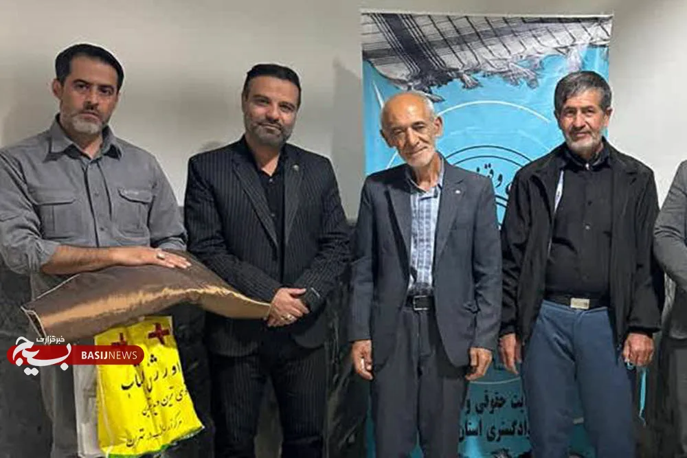 دیدار مسئولان دفتر حمایت حقوقی و قضایی ایثارگران همدان با خانواده شهدا دیدار مسئولان دفتر حمایت حقوقی و قضایی ایثارگران همدان با خانواده شهدا