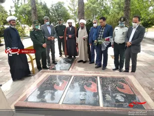 عطر افشانی و گلباران قبور مطهر شهدا در شهرستان زرندیه