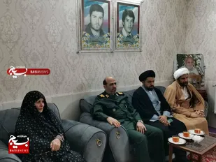 دیدار فرمانده سپاه استان البرز با خانواده شهیدان زارعین +تصاویر