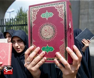 تجمع دانشجویان بسیجی مقابل دانشگاه تهران در راستای محکومیت اهانت به قرآن کریم